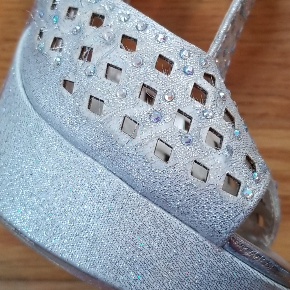 Shoes - Picture 4 of 4